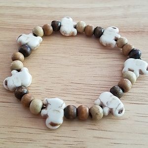 NWOT Elephant Stretch Bracelet